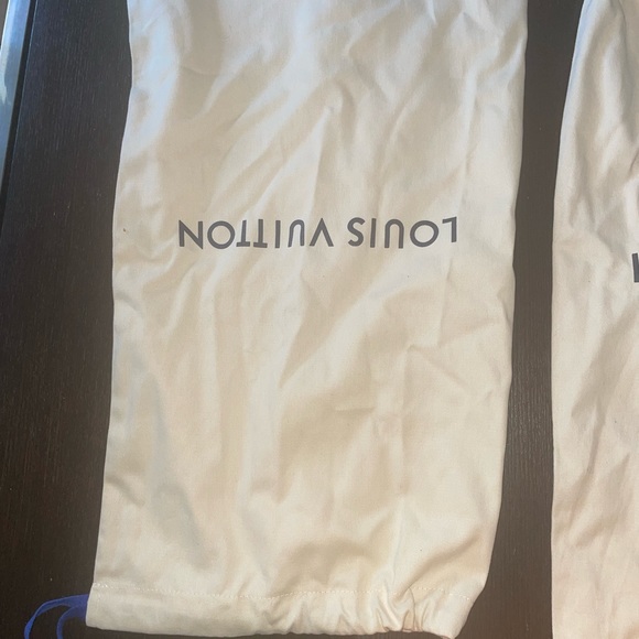 Louis Vuitton Sneakers - Picture 6 of 7